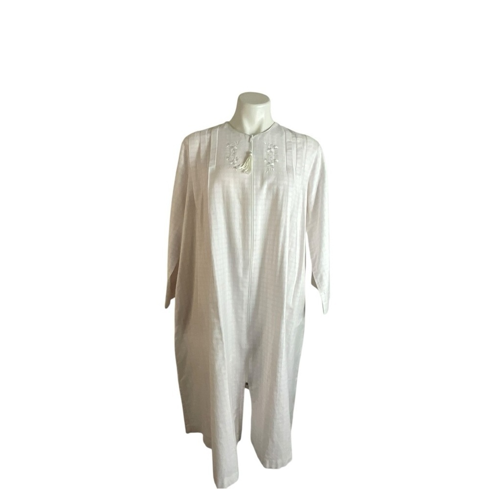 Miss Elaine Vintage Pink and White Cotton Zip Front Embroidered Kaftan